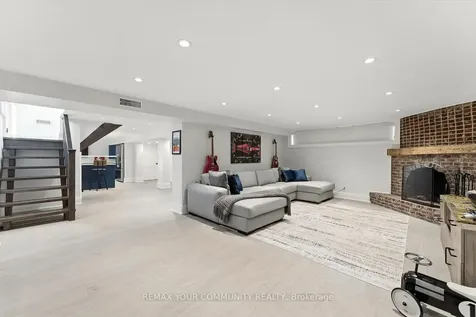 165 Clearview Heights King ON L7B 1H2