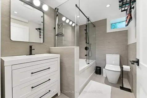 165 Clearview Heights King ON L7B 1H2