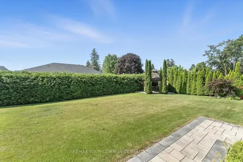 165 Clearview Heights King ON L7B 1H2