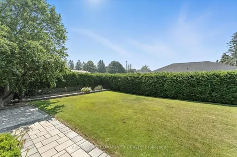 165 Clearview Heights King ON L7B 1H2