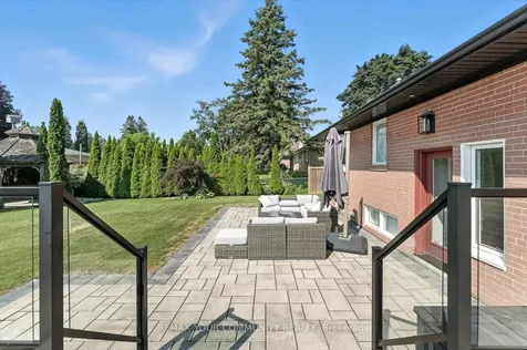 165 Clearview Heights King ON L7B 1H2