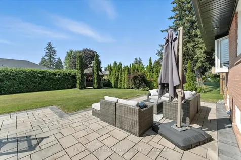 165 Clearview Heights King ON L7B 1H2