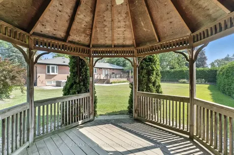 165 Clearview Heights King ON L7B 1H2