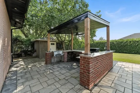 165 Clearview Heights King ON L7B 1H2