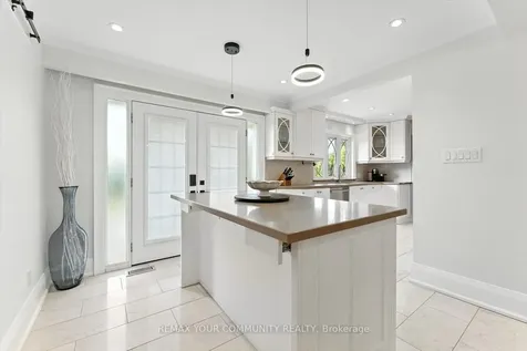 165 Clearview Heights King ON L7B 1H2