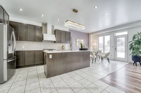 60 Charlotte Abby Drive East Gwillimbury ON L9N 1G5