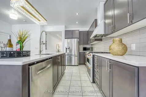 60 Charlotte Abby Drive East Gwillimbury ON L9N 1G5