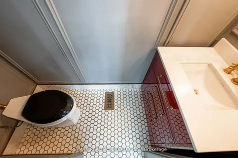 60 Charlotte Abby Drive East Gwillimbury ON L9N 1G5