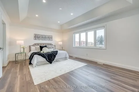 60 Charlotte Abby Drive East Gwillimbury ON L9N 1G5