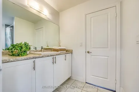 60 Charlotte Abby Drive East Gwillimbury ON L9N 1G5