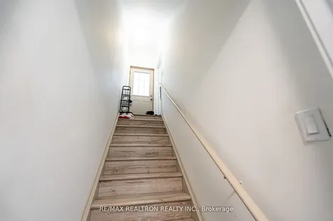 60 Charlotte Abby Drive East Gwillimbury ON L9N 1G5