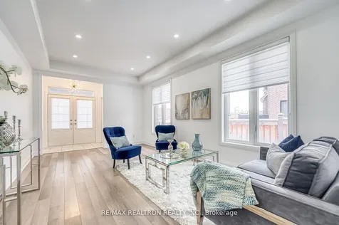 60 Charlotte Abby Drive East Gwillimbury ON L9N 1G5