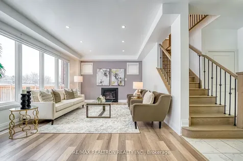 60 Charlotte Abby Drive East Gwillimbury ON L9N 1G5