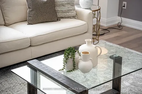 60 Charlotte Abby Drive East Gwillimbury ON L9N 1G5