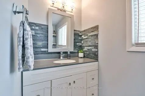 233 Colborne Street Bradford West Gwillimbury ON L3Z 2R8