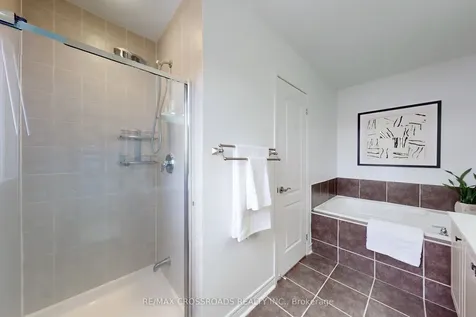 51 Bilbrough Street Aurora ON L4G 7W4