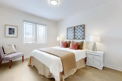 51 Bilbrough Street Aurora ON L4G 7W4