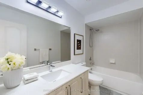 51 Bilbrough Street Aurora ON L4G 7W4