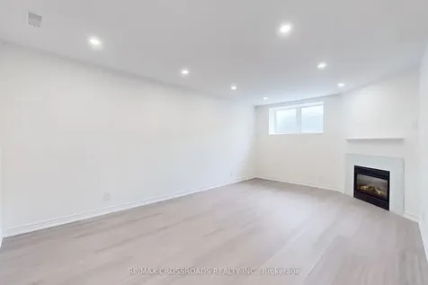 51 Bilbrough Street Aurora ON L4G 7W4