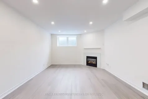 51 Bilbrough Street Aurora ON L4G 7W4