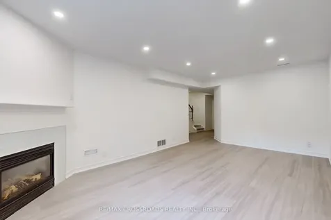 51 Bilbrough Street Aurora ON L4G 7W4