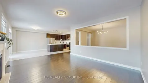 86 Robb Thompson Road East Gwillimbury ON L0G 1M0