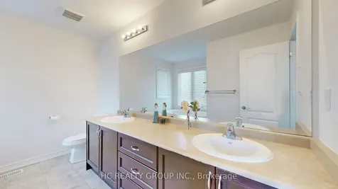 86 Robb Thompson Road East Gwillimbury ON L0G 1M0