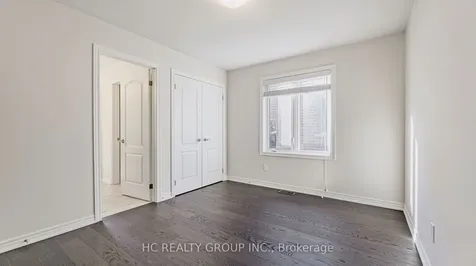 86 Robb Thompson Road East Gwillimbury ON L0G 1M0