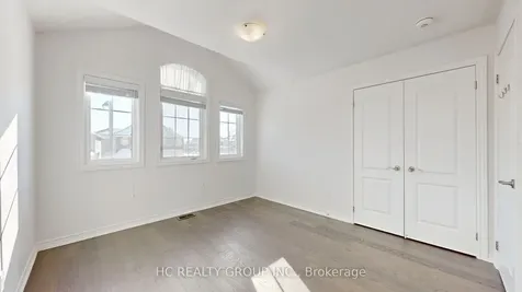 86 Robb Thompson Road East Gwillimbury ON L0G 1M0