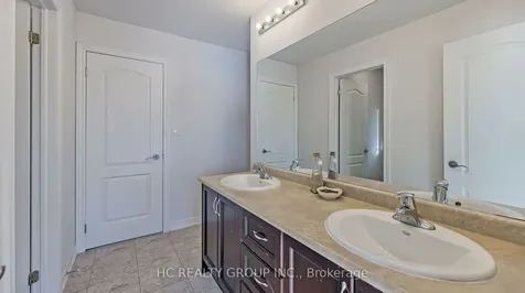 86 Robb Thompson Road East Gwillimbury ON L0G 1M0