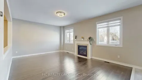 86 Robb Thompson Road East Gwillimbury ON L0G 1M0