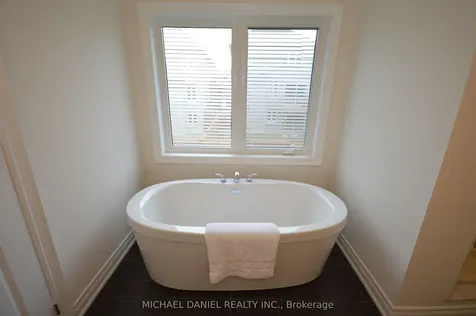 103 Carriage Shop Bend East Gwillimbury ON N1T 0G6