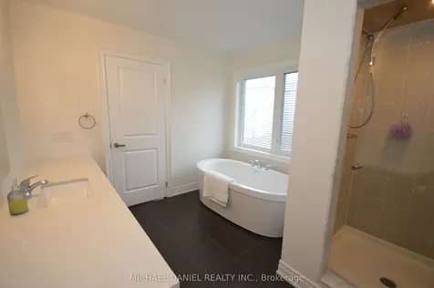 103 Carriage Shop Bend East Gwillimbury ON N1T 0G6