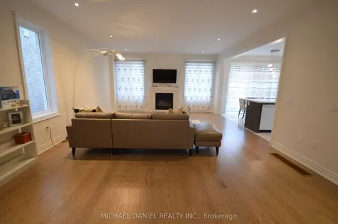 103 Carriage Shop Bend East Gwillimbury ON N1T 0G6