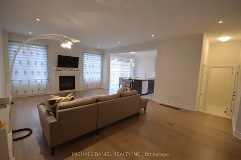 103 Carriage Shop Bend East Gwillimbury ON N1T 0G6