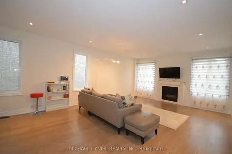 103 Carriage Shop Bend East Gwillimbury ON N1T 0G6