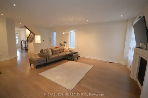 103 Carriage Shop Bend East Gwillimbury ON N1T 0G6