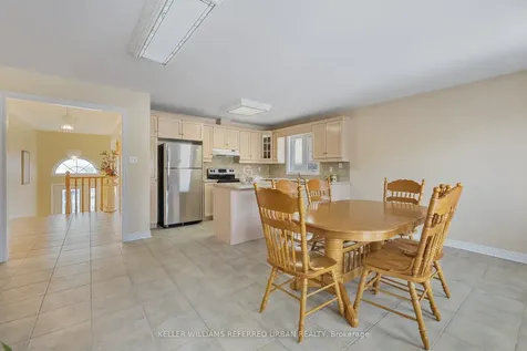 28 Saint Avenue Bradford West Gwillimbury ON L3Z 3H6