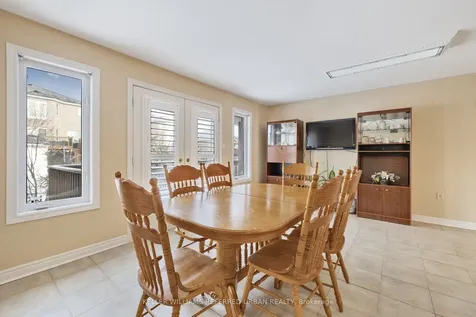 28 Saint Avenue Bradford West Gwillimbury ON L3Z 3H6