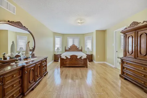 28 Saint Avenue Bradford West Gwillimbury ON L3Z 3H6