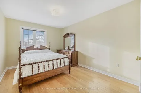 28 Saint Avenue Bradford West Gwillimbury ON L3Z 3H6