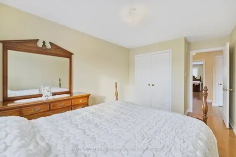 28 Saint Avenue Bradford West Gwillimbury ON L3Z 3H6