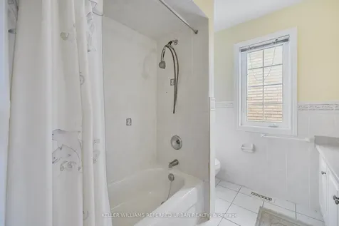 28 Saint Avenue Bradford West Gwillimbury ON L3Z 3H6