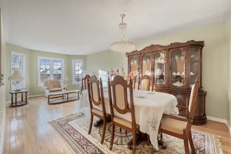 28 Saint Avenue Bradford West Gwillimbury ON L3Z 3H6