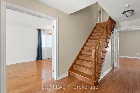 34 Hollis Crescent East Gwillimbury ON L9N 1E7