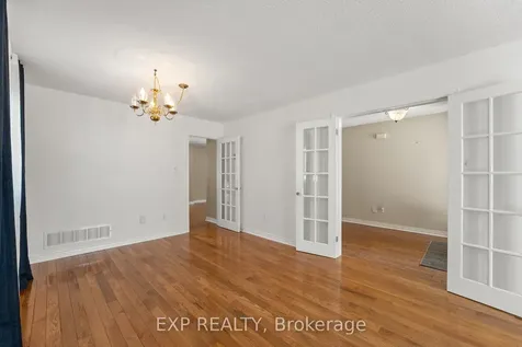 34 Hollis Crescent East Gwillimbury ON L9N 1E7