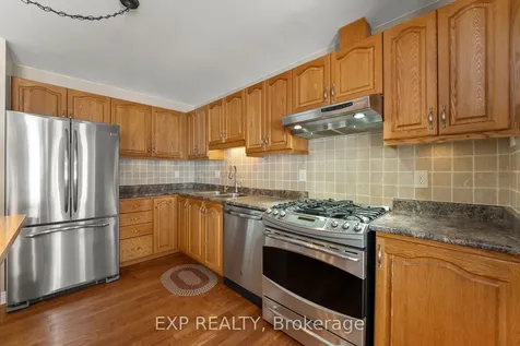 34 Hollis Crescent East Gwillimbury ON L9N 1E7