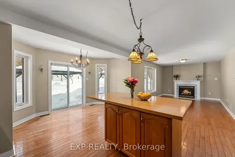 34 Hollis Crescent East Gwillimbury ON L9N 1E7