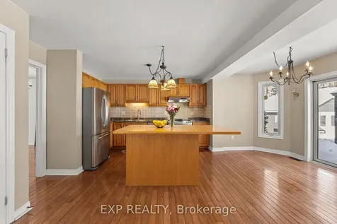 34 Hollis Crescent East Gwillimbury ON L9N 1E7