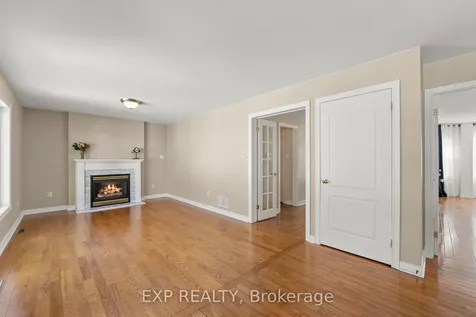 34 Hollis Crescent East Gwillimbury ON L9N 1E7